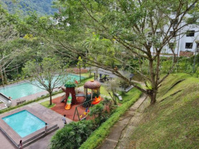 2 bedrooms surrounding natural View and pool